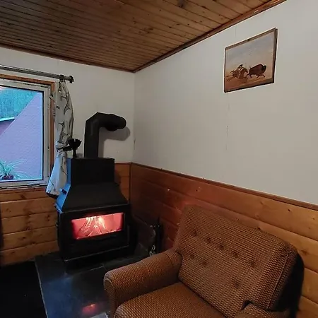 Off-grid Near River And Forest!
